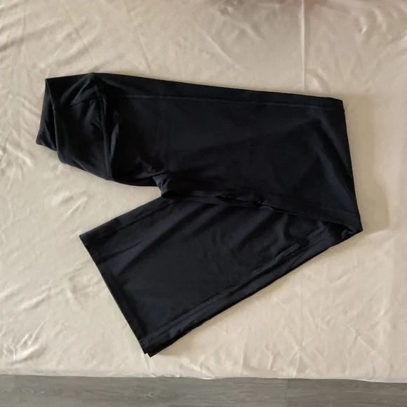 GYMSHARK women’s ’CROSSOVER FLARED LEGGINGS’ - Picture 5 of 12